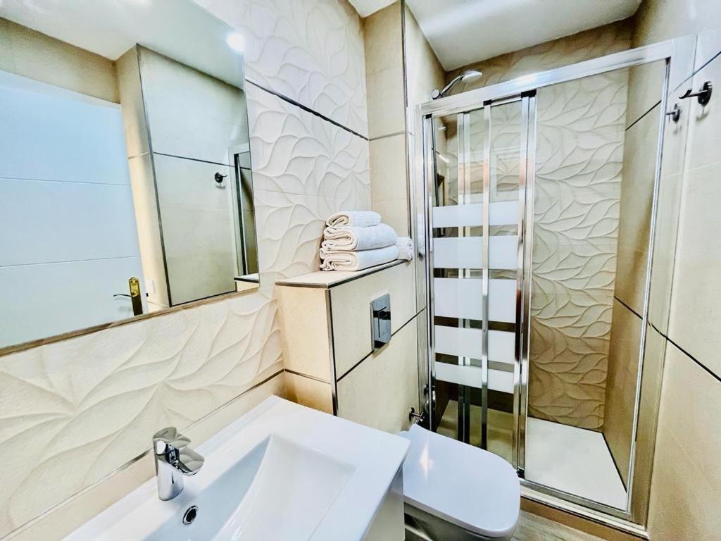 Moderno Y Nuevo Apartamento Playa Appartement Benalmádena Buitenkant foto